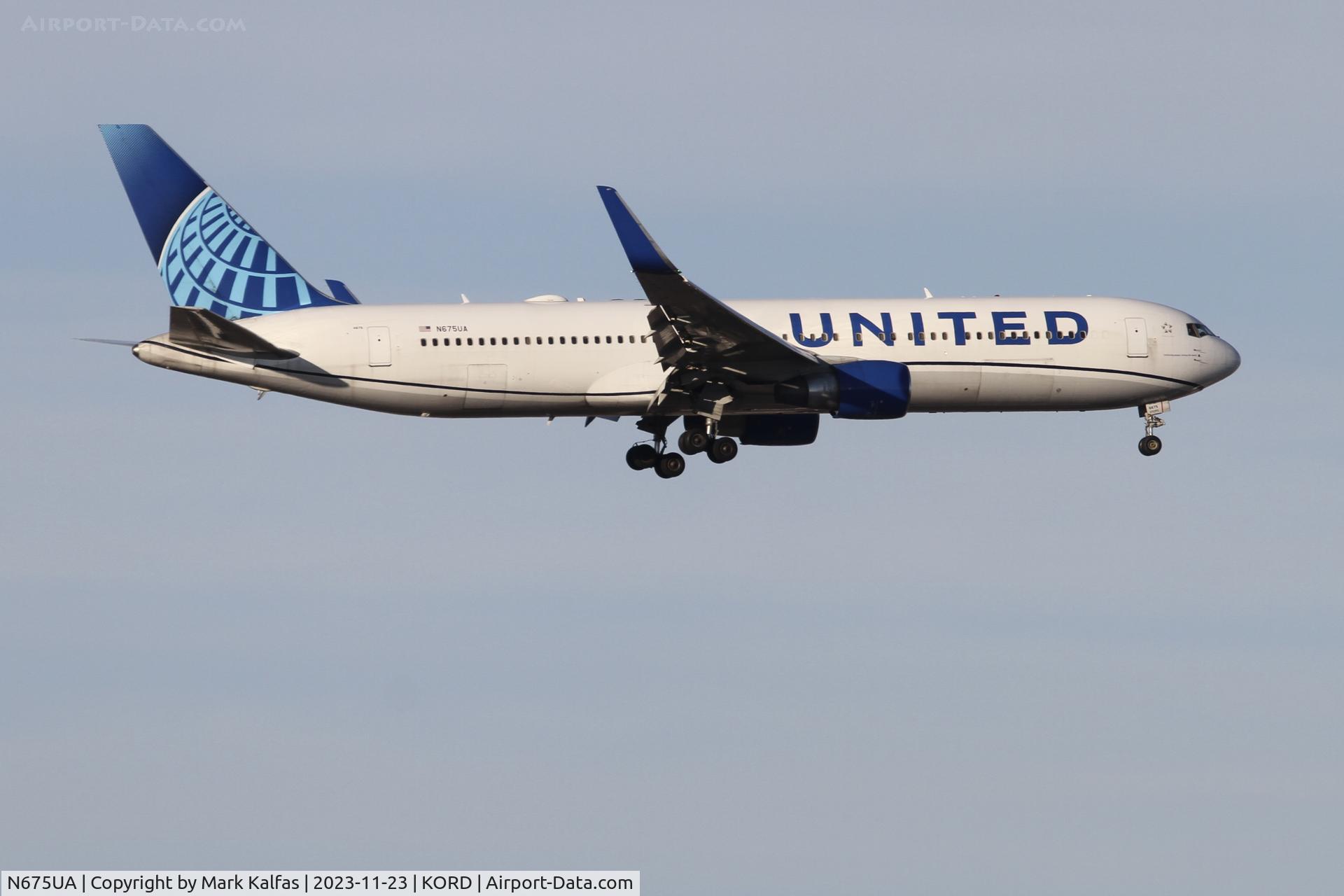 N675UA, 2000 Boeing 767-322 C/N 29243, UNITED B763 N675UA UAL928 EGLL-KORD, RWY 10C APPROACH KORD