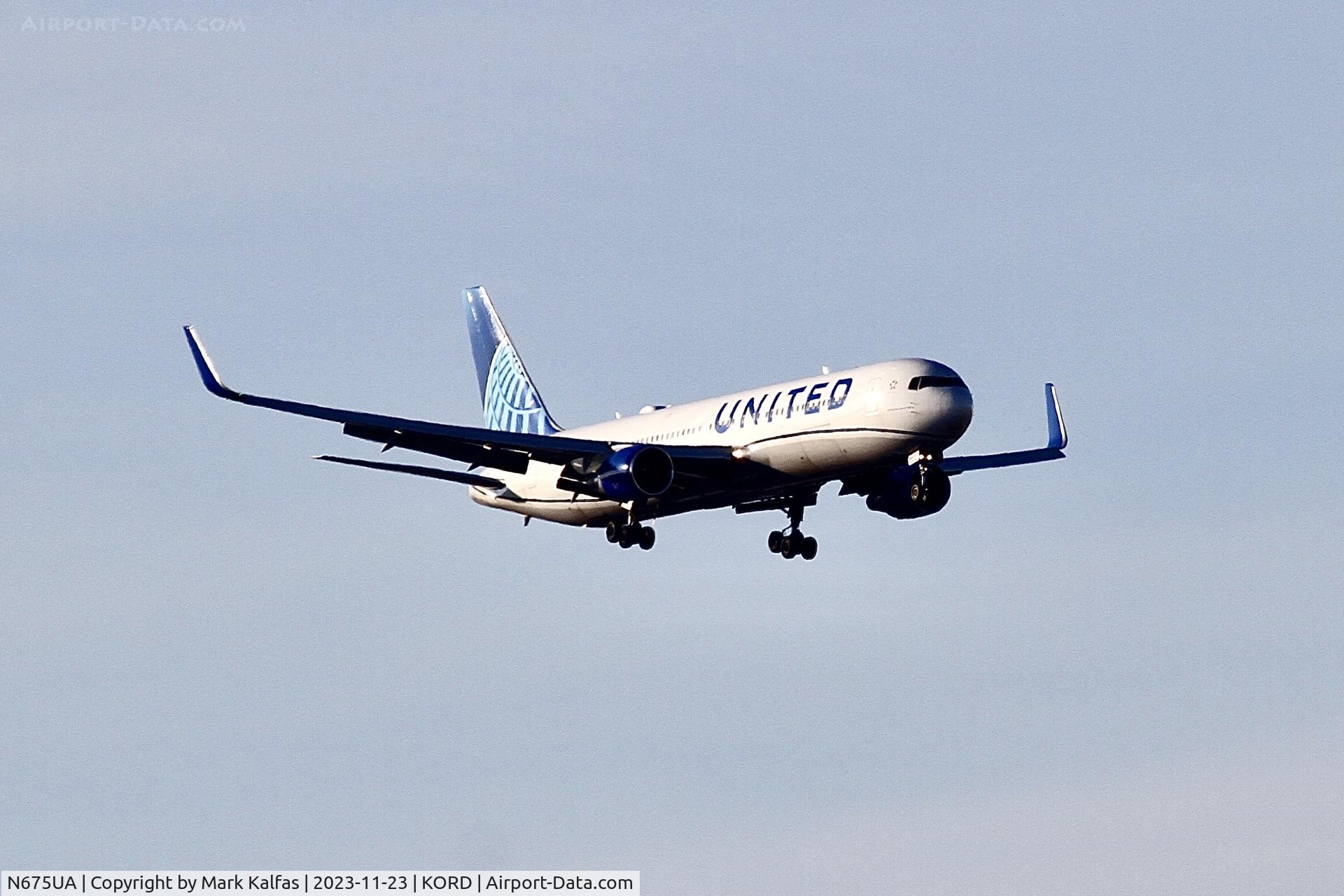N675UA, 2000 Boeing 767-322 C/N 29243, UNITED B763 N675UA UAL928 EGLL-KORD, RWY 10C APPROACH KORD