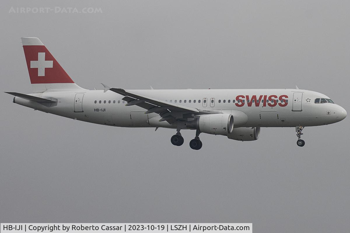 HB-IJI, 1996 Airbus A320-214 C/N 0577, Zurich Airport