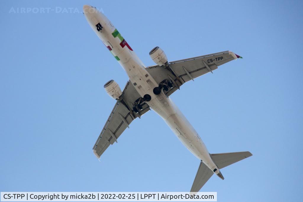 CS-TPP, 2011 Embraer 190LR (ERJ-190-100LR) C/N 19000441, Landing