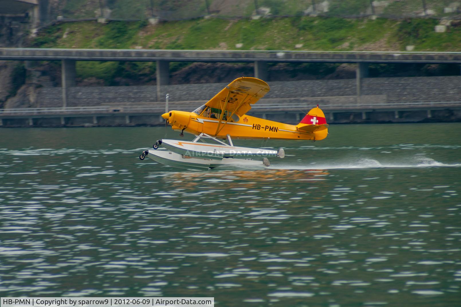 HB-PMN, 1990 Piper PA-18-150 Super Cub C/N 18-09053, One-float-landing at seaplane meeting Hergiswil