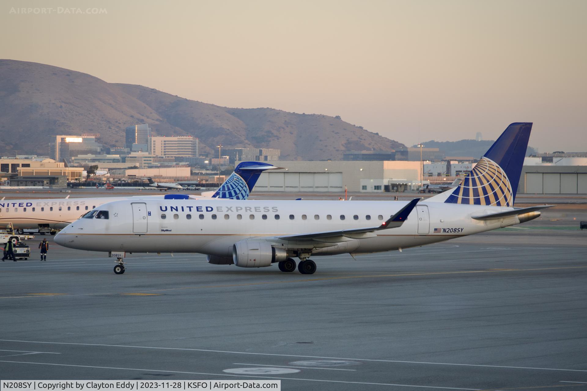 N208SY, 2017 Embraer 175LR (ERJ-170-200LR) C/N 17000644, SFO 2023.
