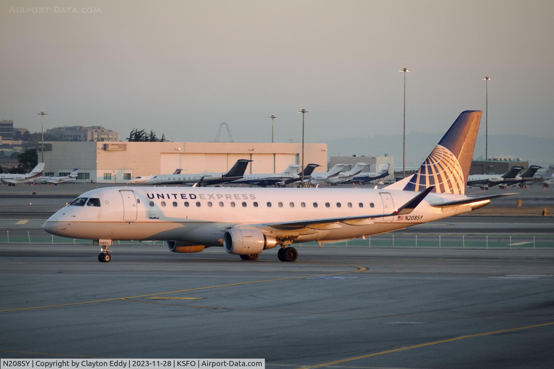 N208SY, 2017 Embraer 175LR (ERJ-170-200LR) C/N 17000644, SFO 2023.