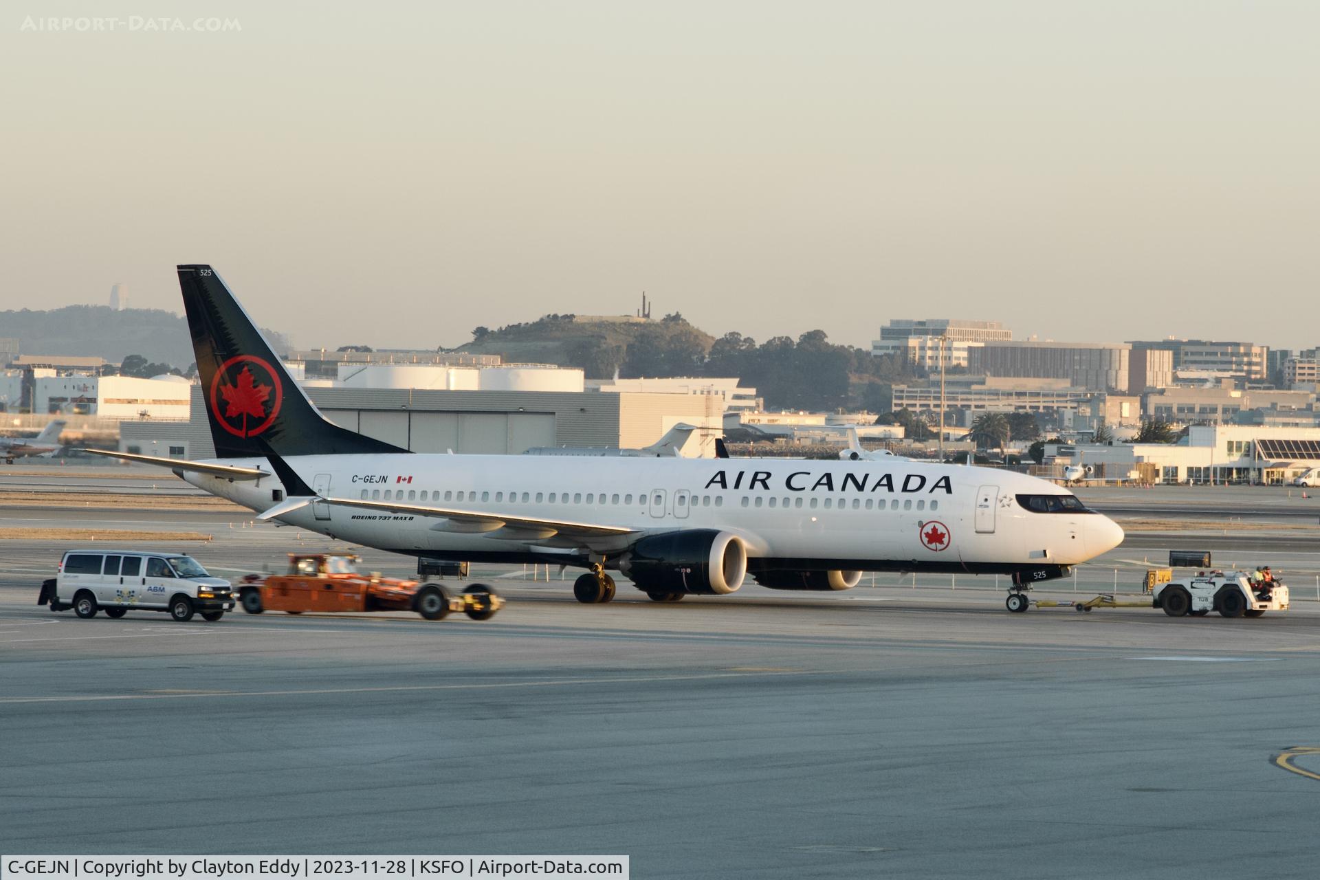 C-GEJN, 2021 Boeing 737 MAX 8 C/N 61233, SFO 2023.