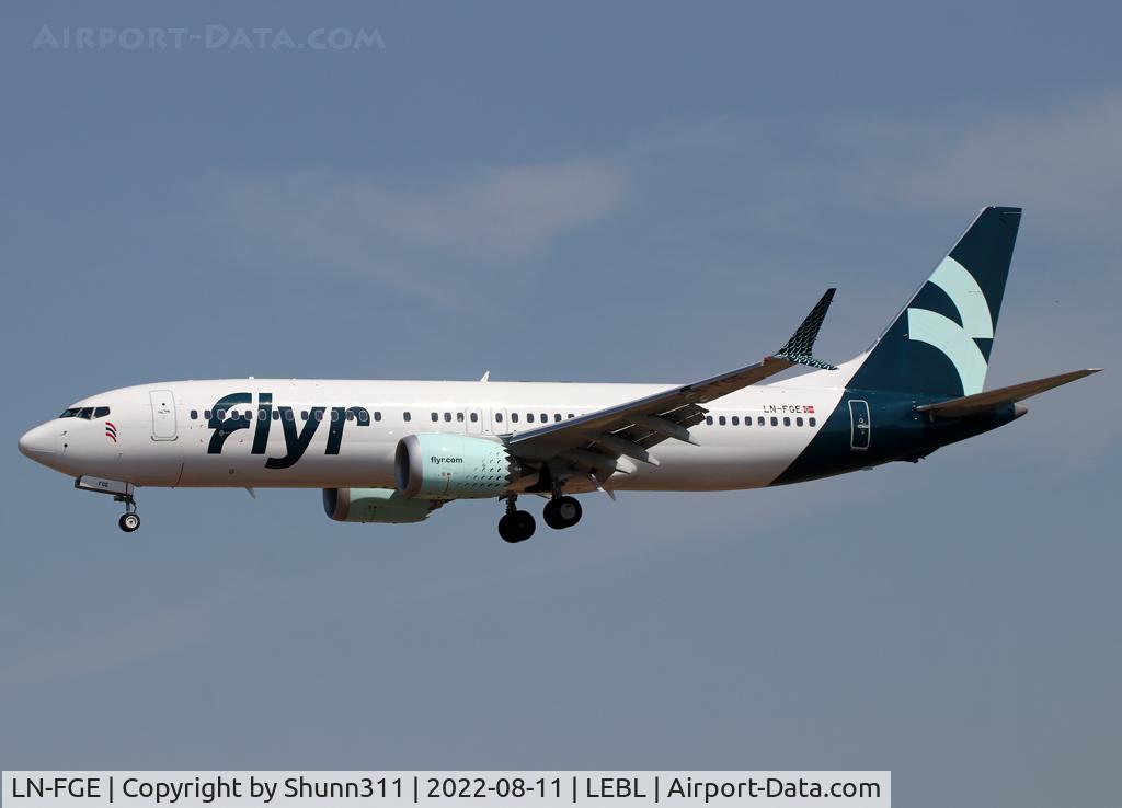 LN-FGE, 2021 Boeing 737-8 MAX C/N 63560, Landing rwy 24R