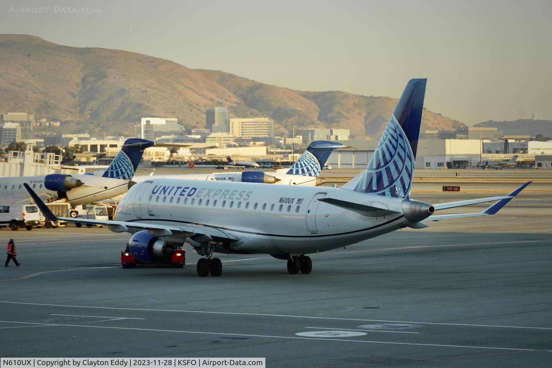 N610UX, 2019 Embraer 175LR (ERJ-170-200LR) C/N 17000808, SFO 2023.
