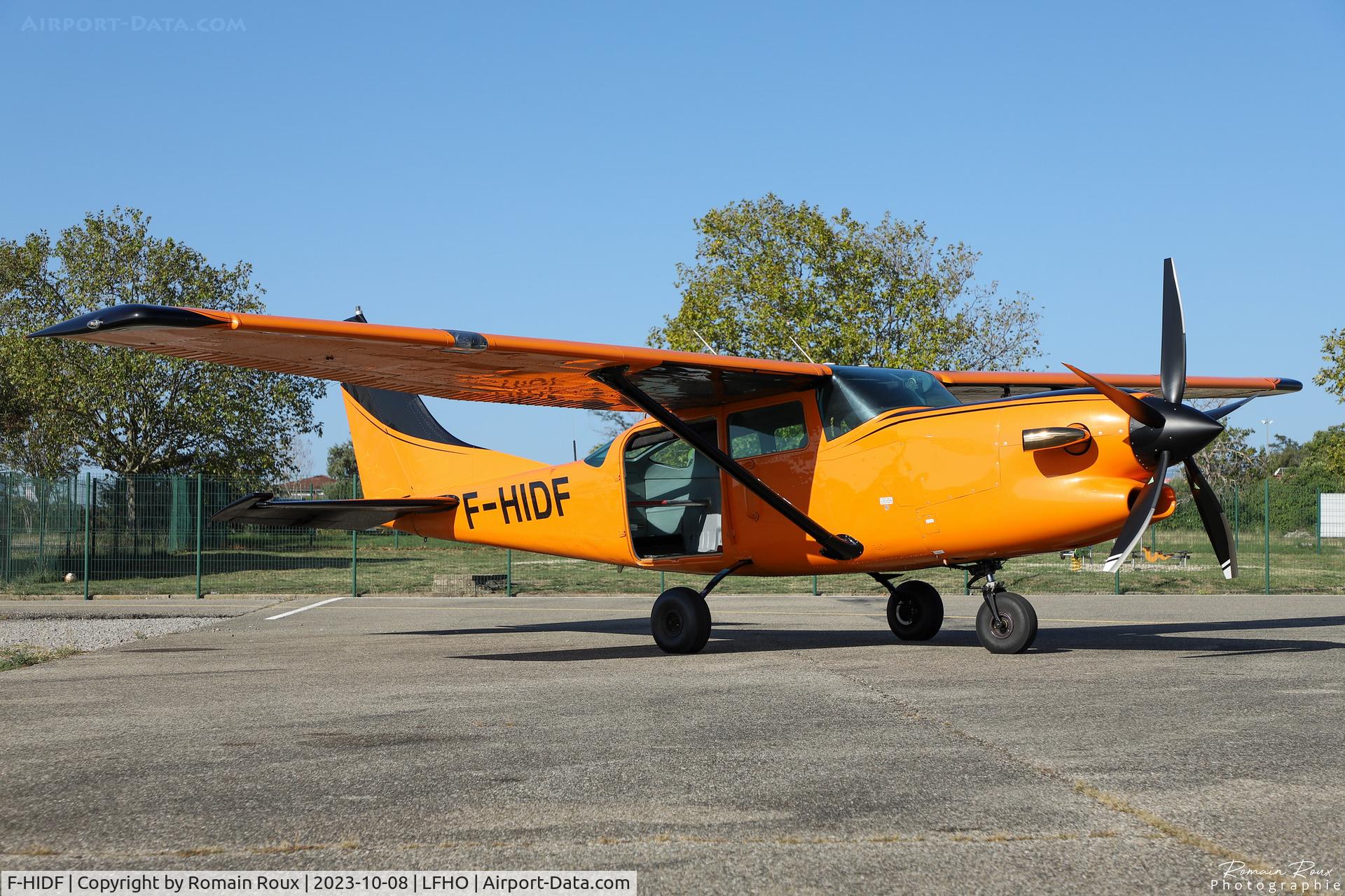 F-HIDF, 1978 Cessna TU206G Turbo Stationair Turbo Stationair C/N U20604287, Parked