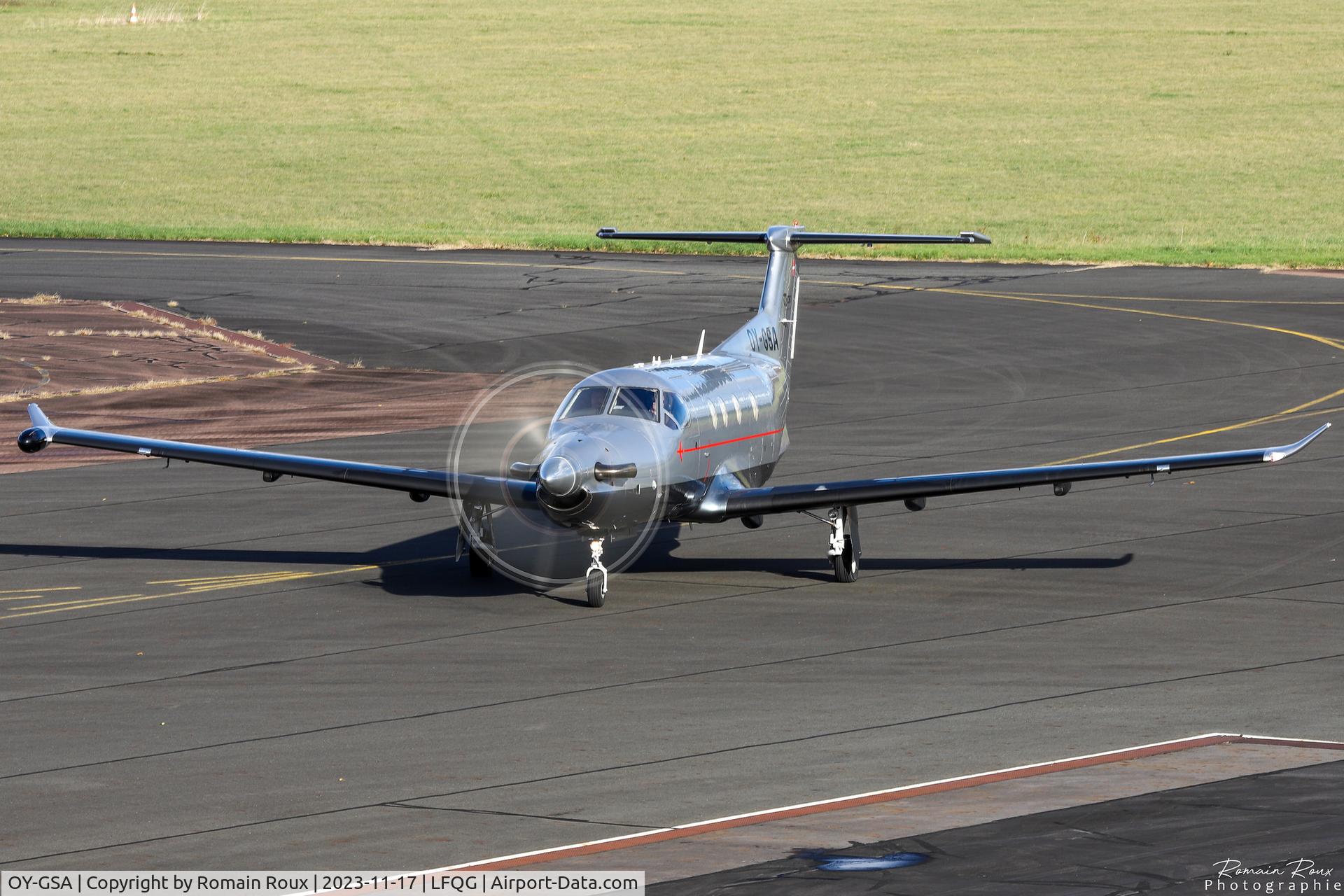 OY-GSA, 2008 Pilatus PC-12/47E C/N 1065, Taxiing
