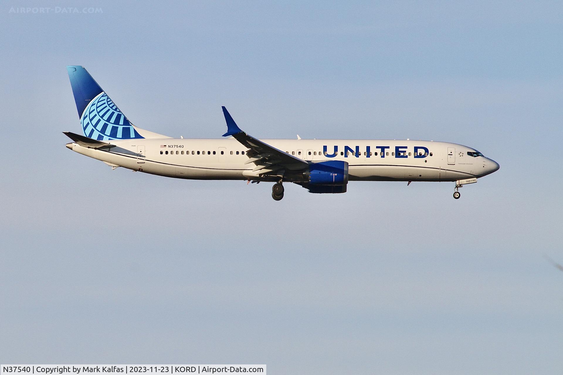 N37540, 2022 Boeing 737-9 MAX C/N 64471,  B39M United Airlines Boeing 737-9 MAX N37540 UA2039 KLAX-KORD, RWY 10C APPROACH KORD