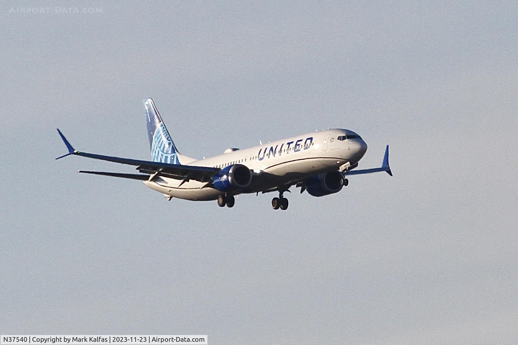 N37540, 2022 Boeing 737-9 MAX C/N 64471,  B39M United Airlines Boeing 737-9 MAX N37540 UA2039 KLAX-KORD, RWY 10C APPROACH KORD