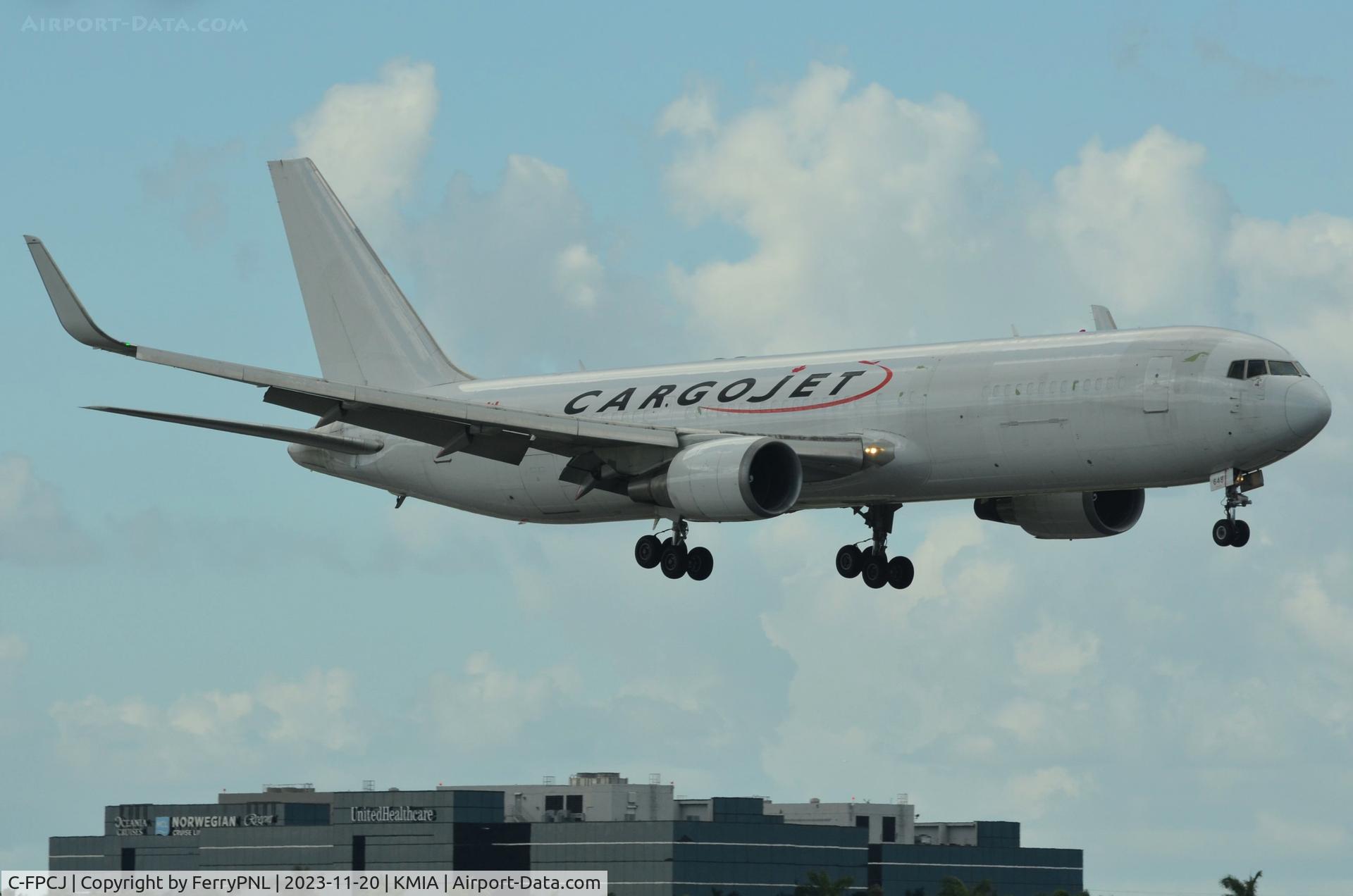 C-FPCJ, 1995 Boeing 767-306/ER C/N 27958, Cargojet B763F on short final