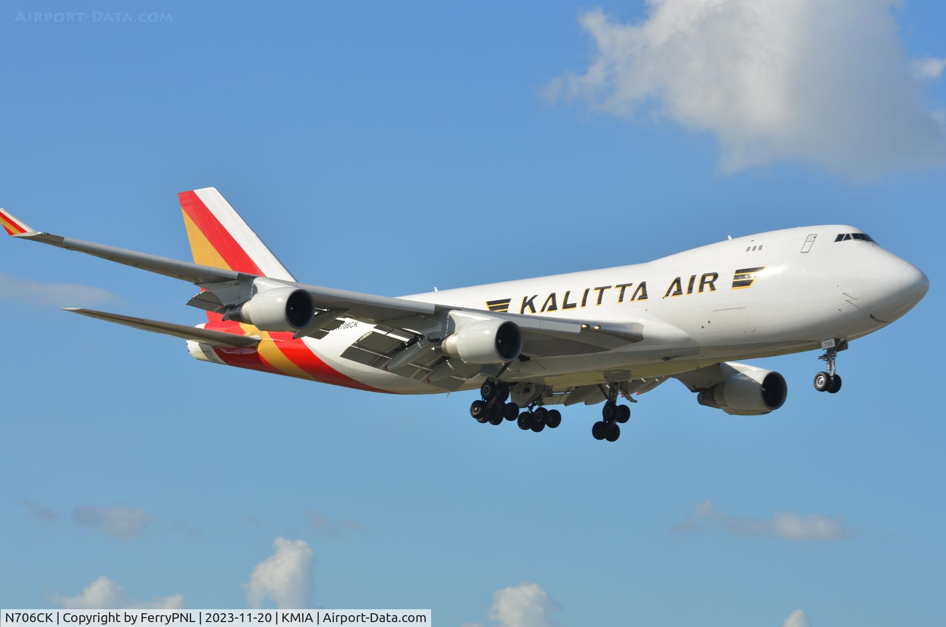 N706CK, 2001 Boeing 747-4B5F/SCD C/N 27073, Kalitta B744F landing on 01R