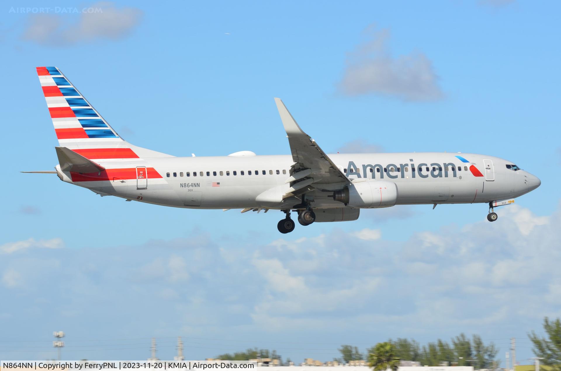N864NN, 2010 Boeing 737-823 C/N 31111, American B738 landing in MIA