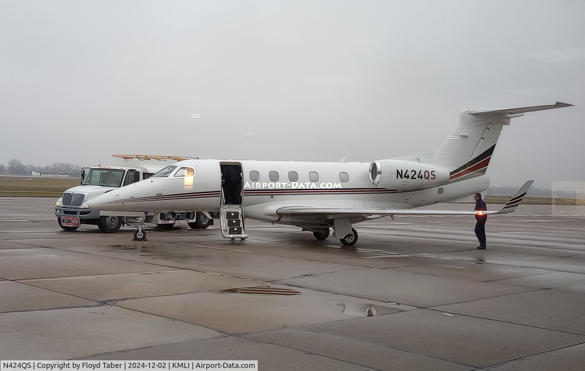 N424QS, 2018 Embraer EMB-505 Phenom 300 C/N 50500470, Fueling up at Elliott Aviation Ramp Quad Cities International Airport
