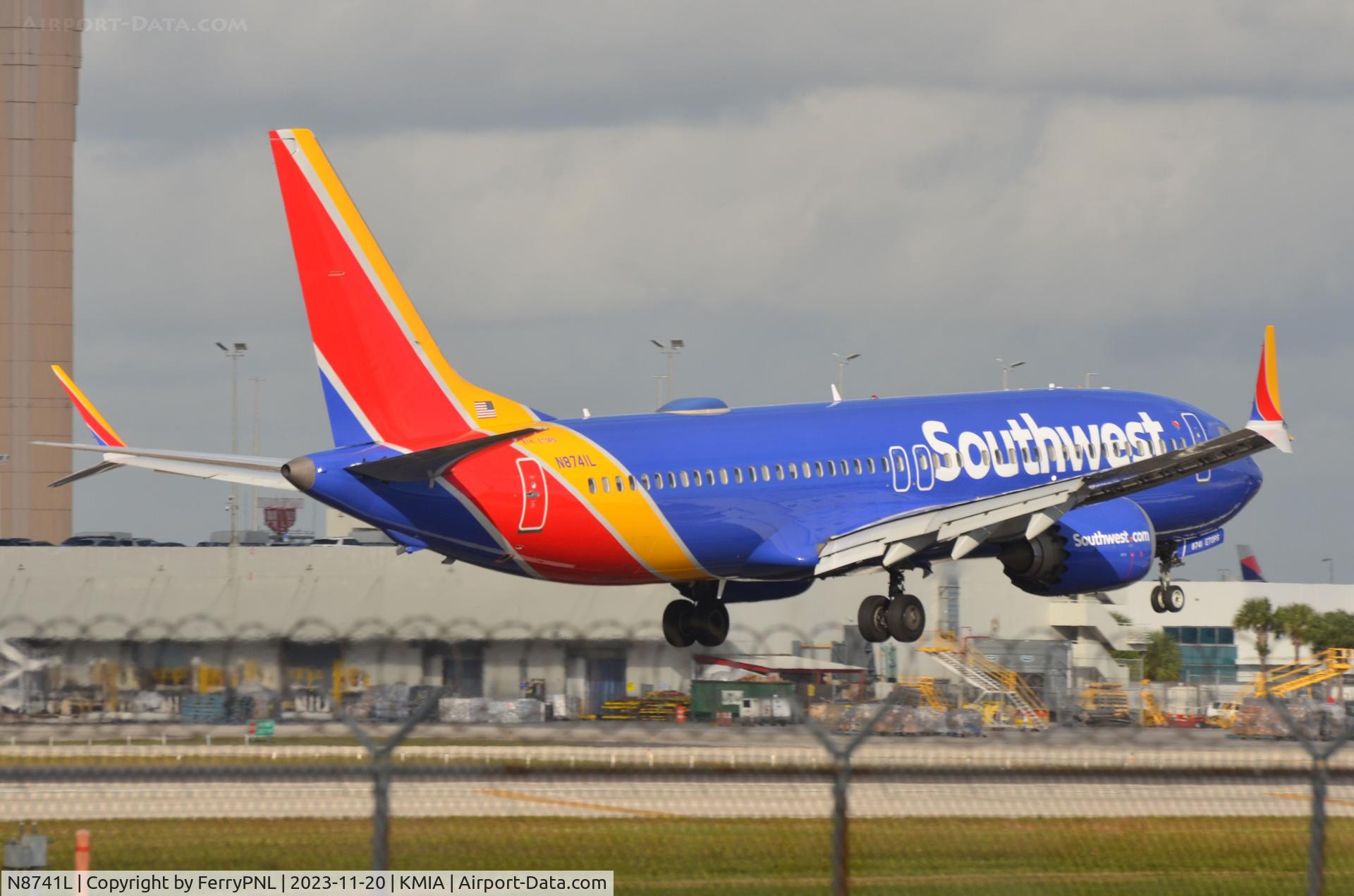 N8741L, 2019 Boeing 737-8 MAX C/N 61869, Southwest B738Max landing in MIA