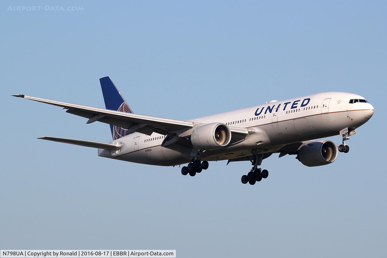 N798UA, 1998 Boeing 777-222ER C/N 26928, at bru