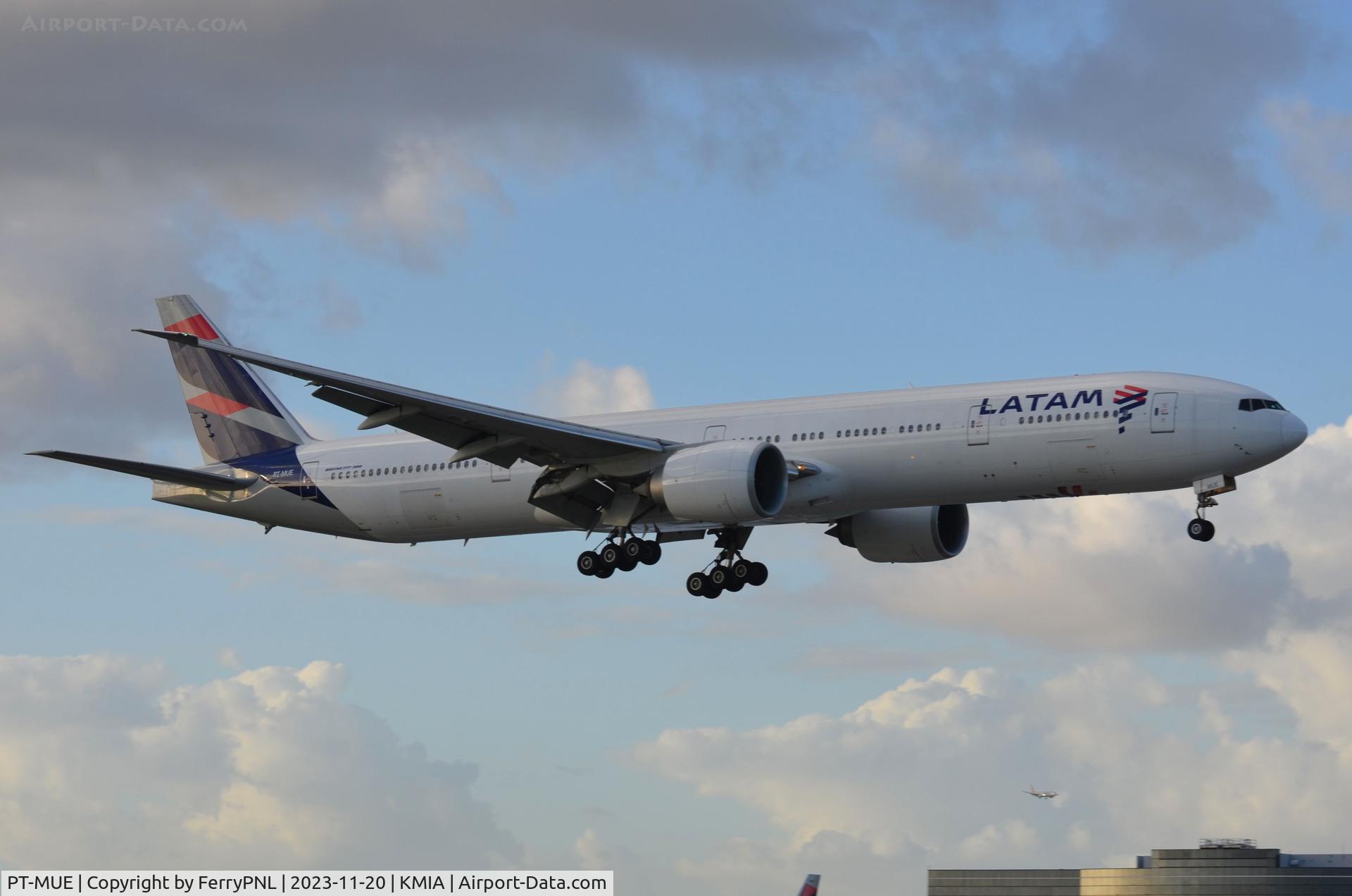 PT-MUE, 2012 Boeing 777-32W/ER C/N 38886, Latam B773 landing