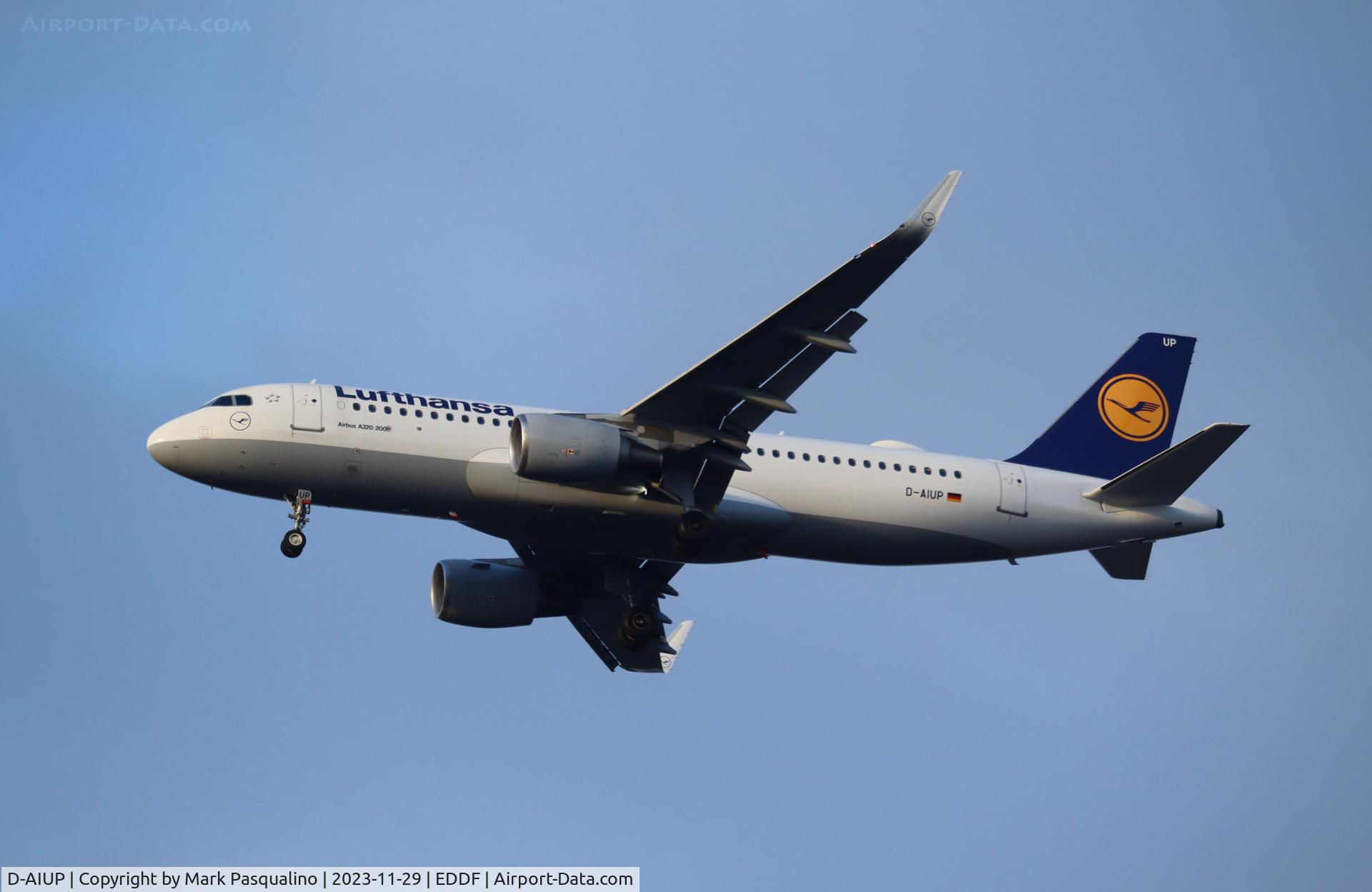 D-AIUP, 2015 Airbus A320-214 C/N 6807, Airbus A320-214