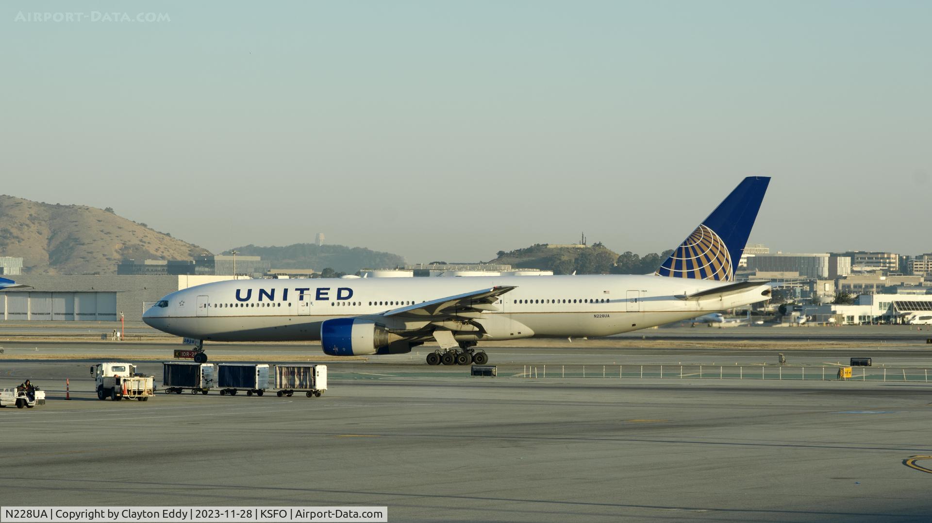N228UA, 2002 Boeing 777-222 C/N 30556, SFO 2023.