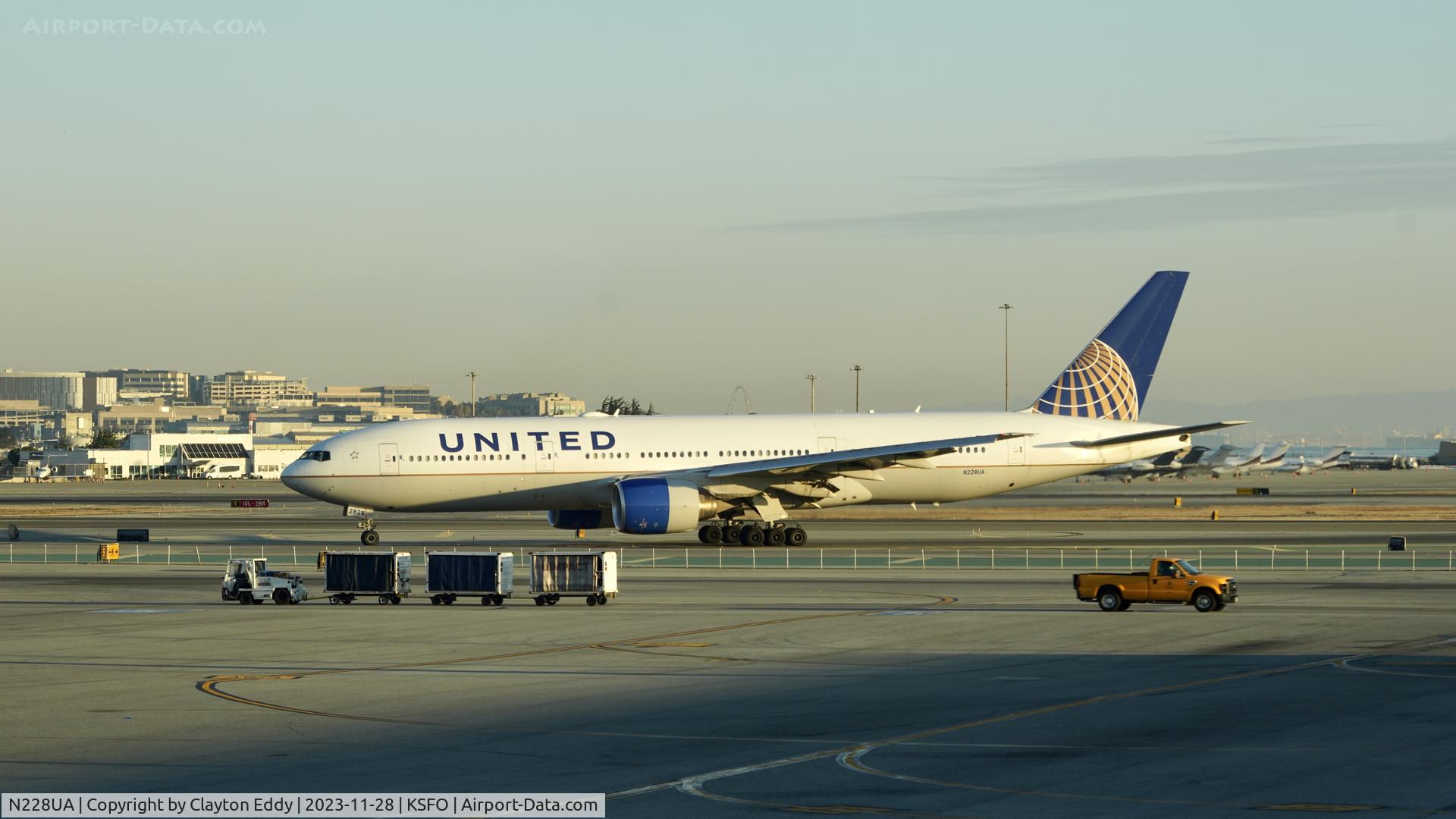 N228UA, 2002 Boeing 777-222 C/N 30556, SFO 2023.