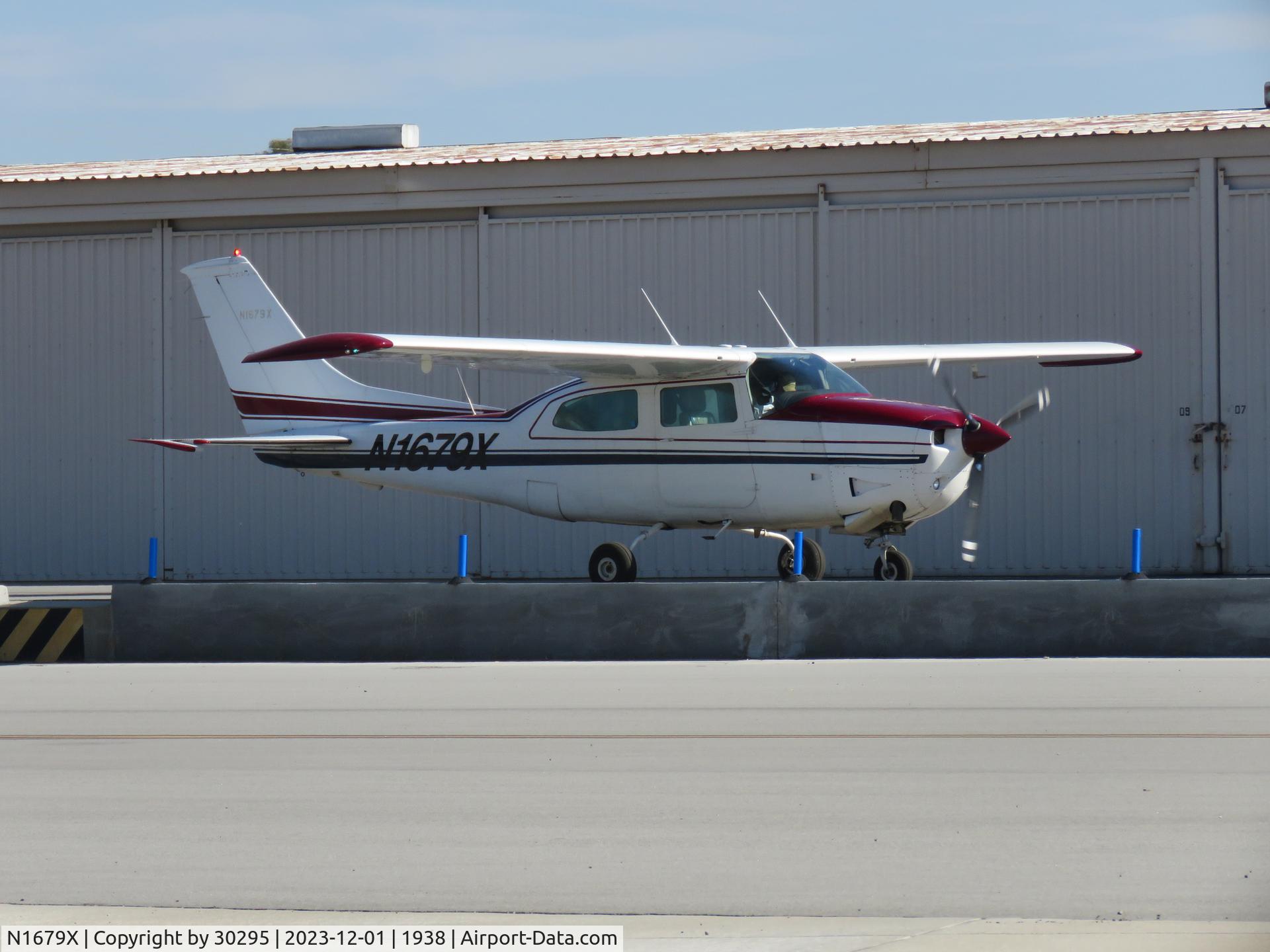 N1679X, 1975 Cessna T210L Turbo Centurion C/N 21060714, Taxiing