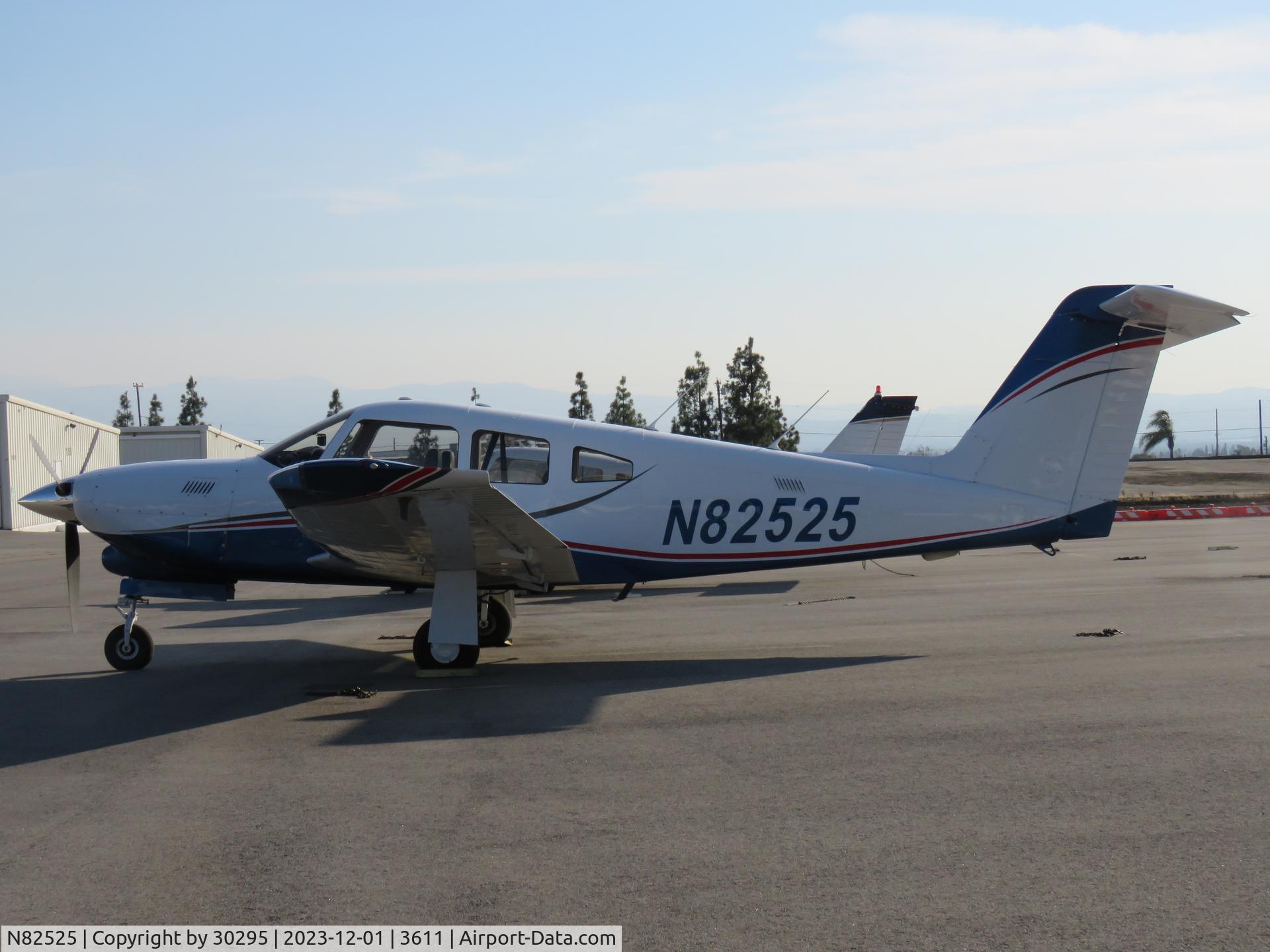 N82525, 1982 Piper PA-28RT-201T Arrow IV C/N 28R-8231068, Parked