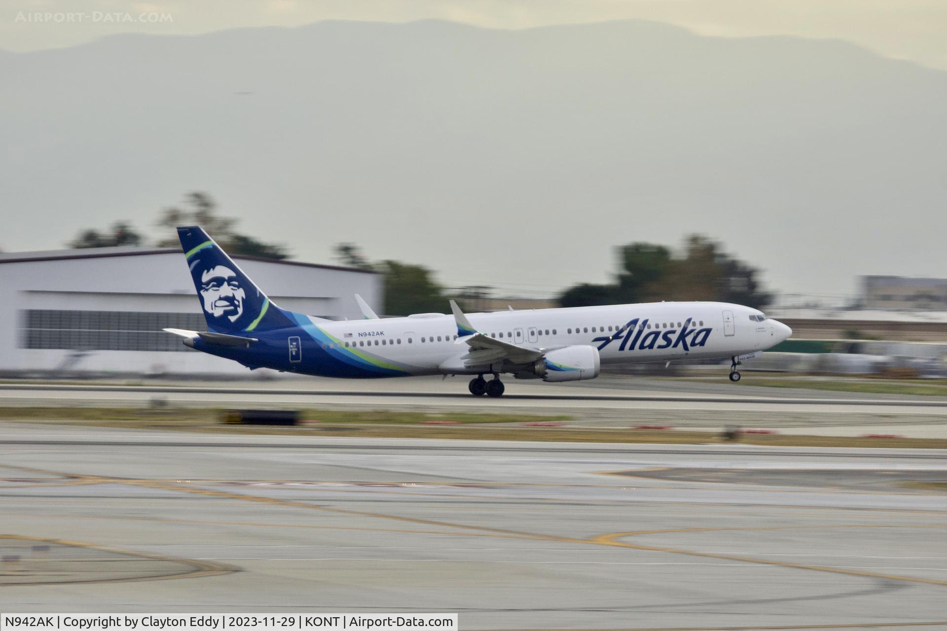 N942AK, 2022 Boeing 737 MAX 9 C/N 44102, KONT 2023.