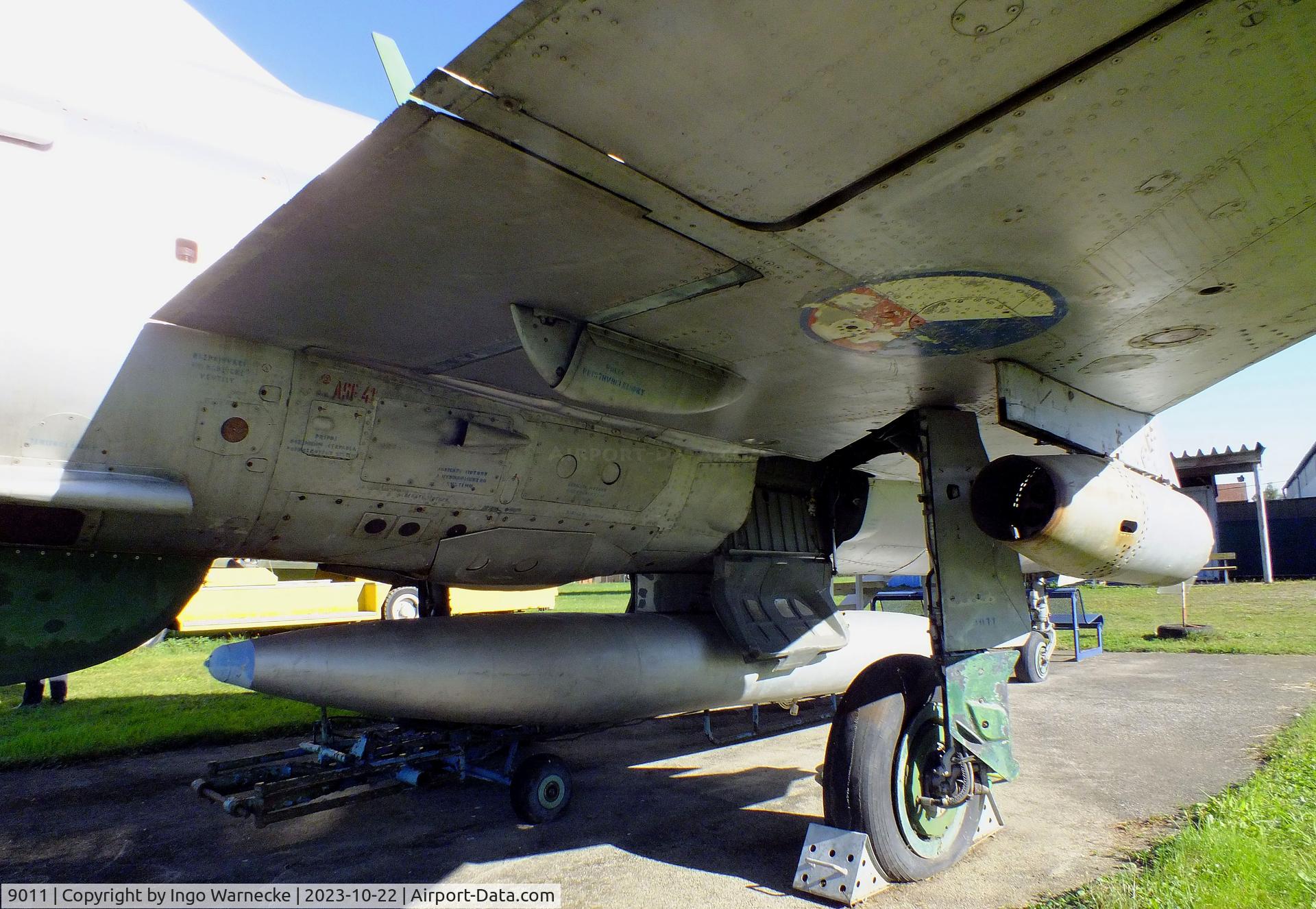 9011, 1973 Mikoyan-Gurevich MiG-21UM C/N 516909011, Mikoyan i Gurevich MiG-21UM MONGOL-B at the Österreichisches Luftfahrtmuseum (Austrian Aviation Museum), Graz-Thalerhof