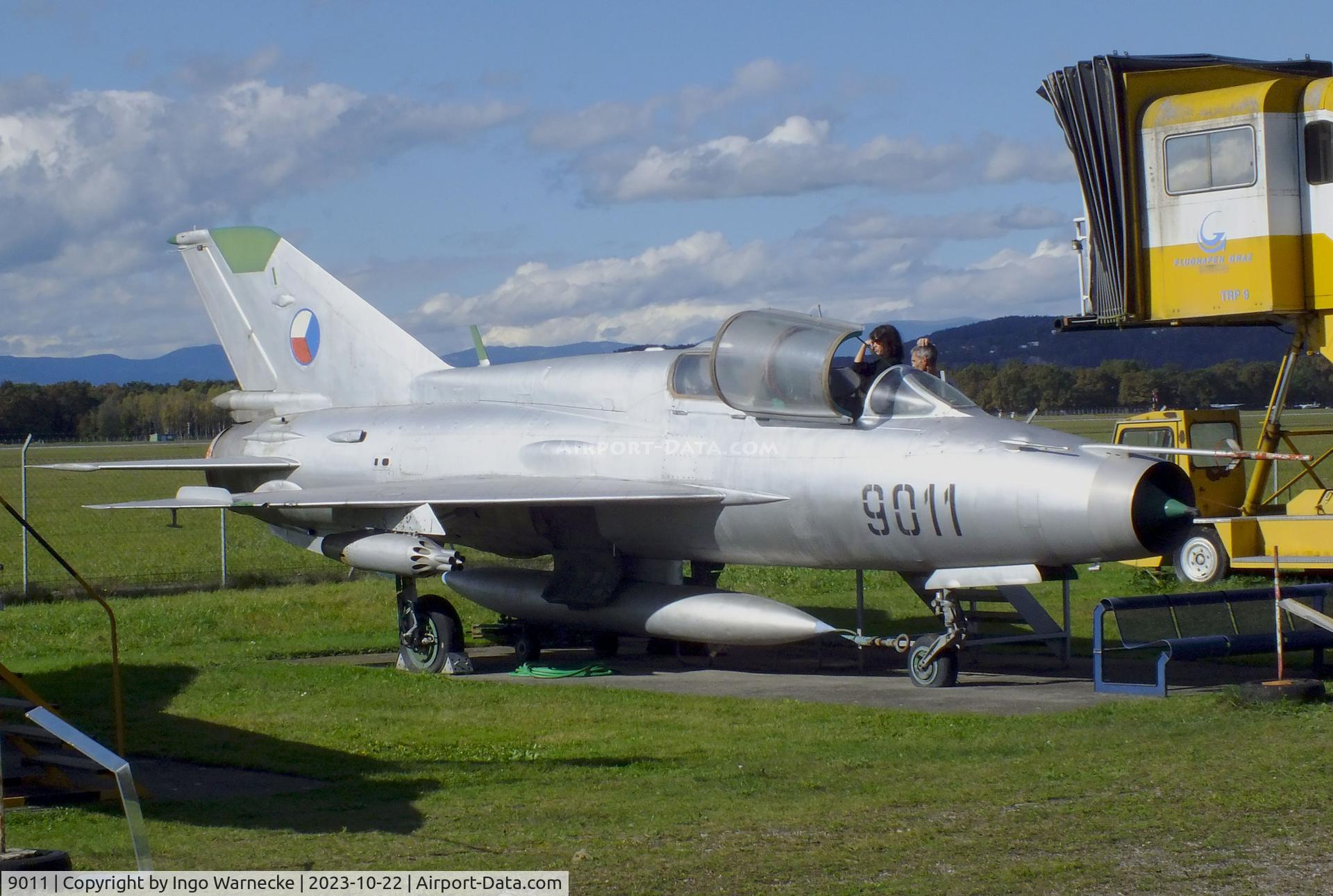 9011, 1973 Mikoyan-Gurevich MiG-21UM C/N 516909011, Mikoyan i Gurevich MiG-21UM MONGOL-B at the Österreichisches Luftfahrtmuseum (Austrian Aviation Museum), Graz-Thalerhof