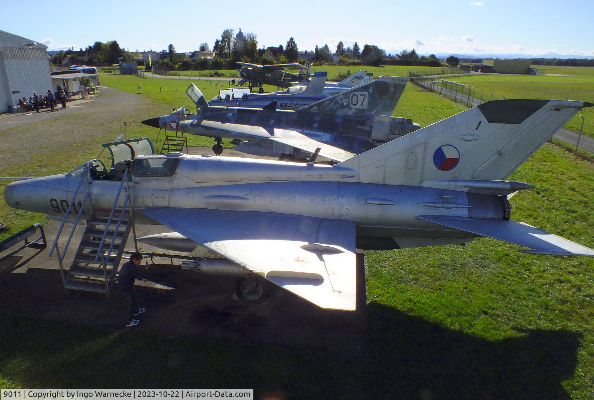 9011, 1973 Mikoyan-Gurevich MiG-21UM C/N 516909011, Mikoyan i Gurevich MiG-21UM MONGOL-B at the Österreichisches Luftfahrtmuseum (Austrian Aviation Museum), Graz-Thalerhof