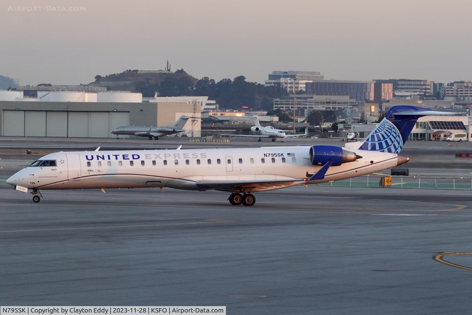 N795SK, 2010 Bombardier CRJ-700 (CL-600-2C10) Regional Jet C/N 10299, SFO 2023.