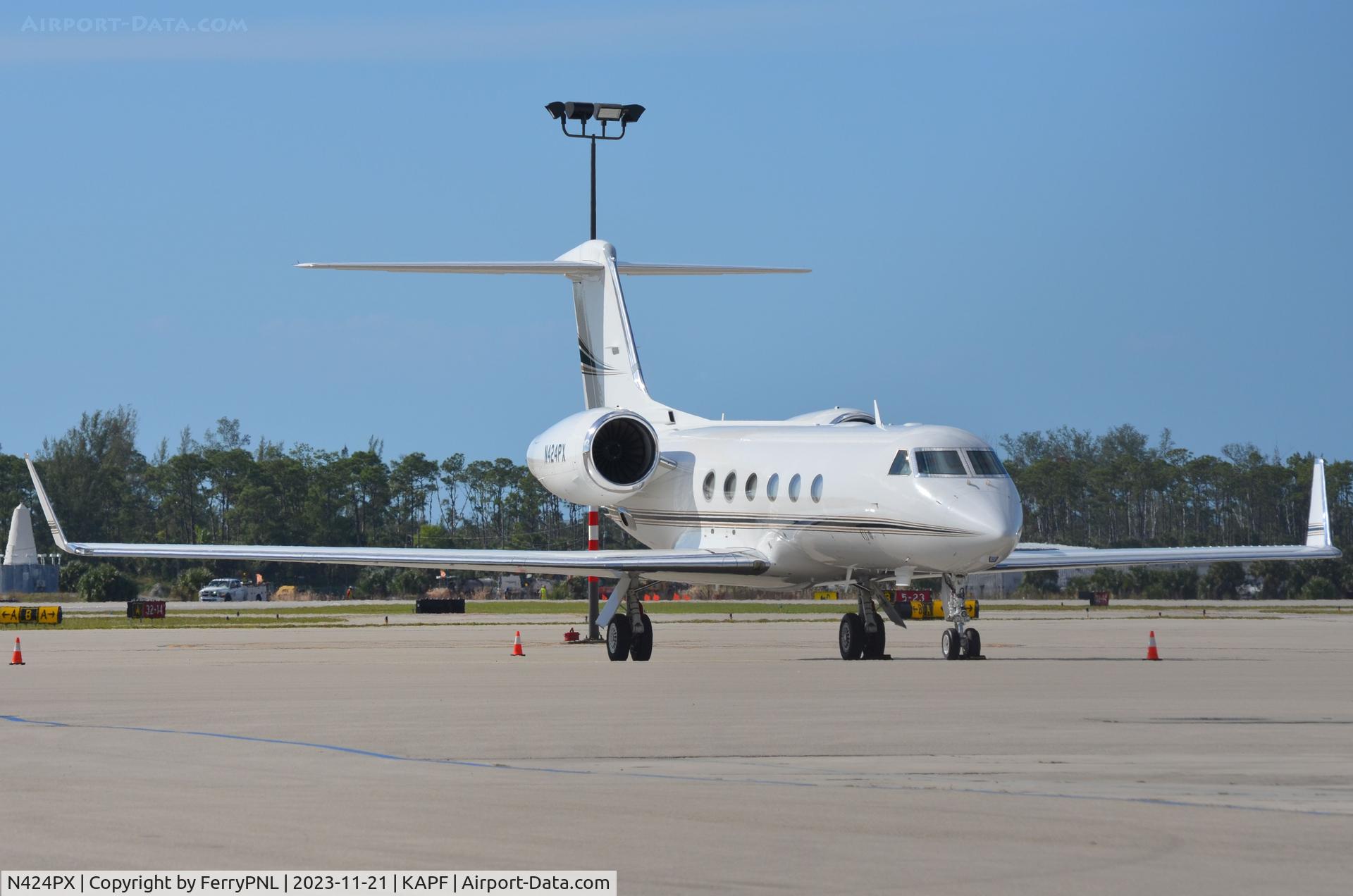N424PX, 2007 Gulfstream Aerospace GIV-X (G450) C/N 4101, Plains Exploration G4 on the tarmac in Naples