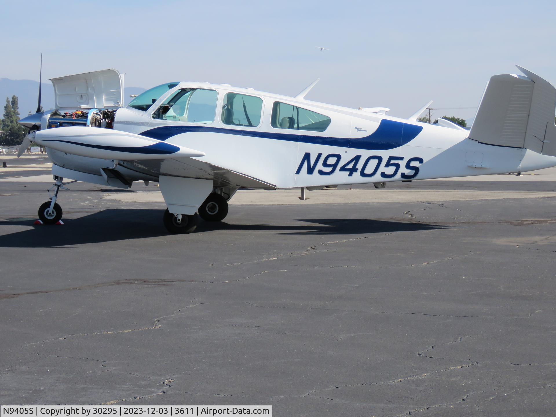 N9405S, 1965 Beech V35 Bonanza C/N D-8010, Parked
