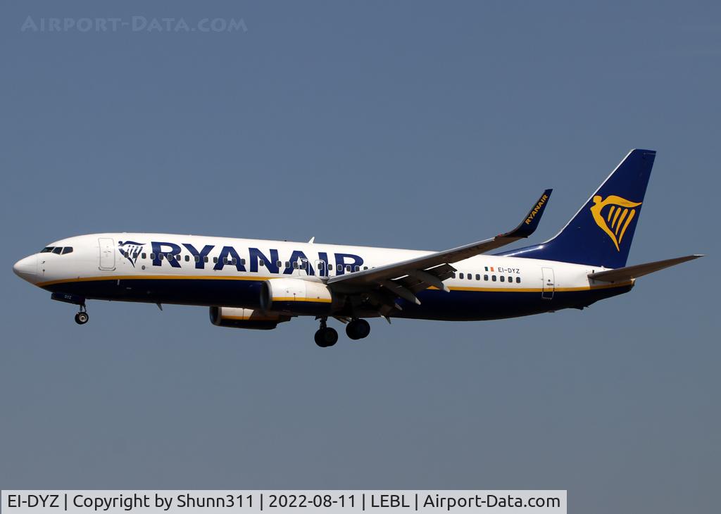 EI-DYZ, 2008 Boeing 737-8AS C/N 37518, Landing rwy 24R