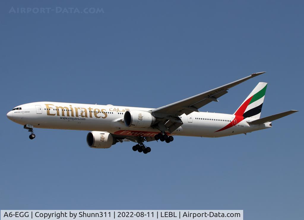 A6-EGG, 2011 Boeing 777-31H/ER C/N 41070, Landing rwy 24R