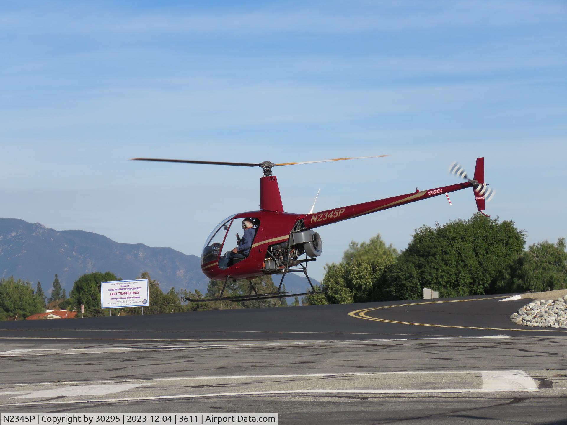 N2345P, 1991 Robinson R22 BETA C/N 1991, Checking for aircraft landing