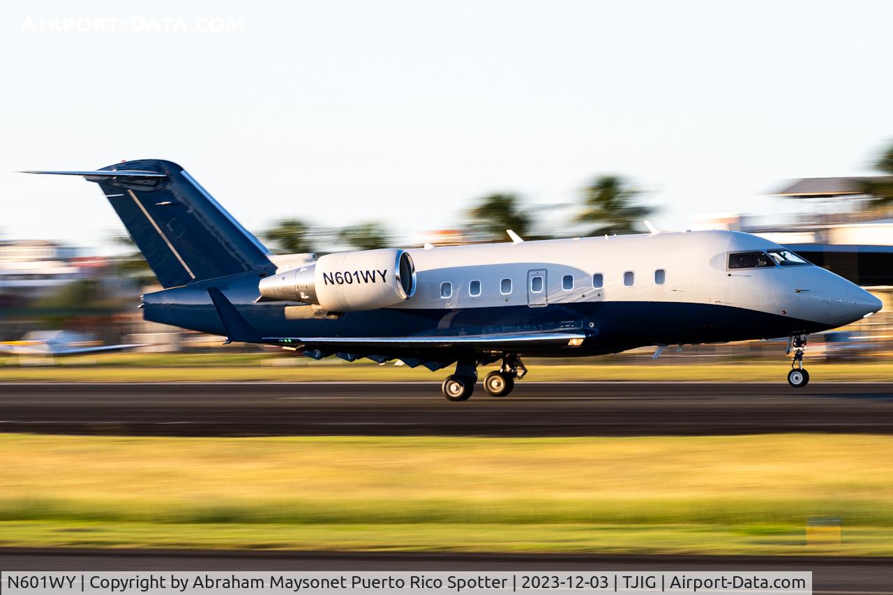 N601WY, 1992 Bombardier Challenger 601-3A (CL-600-2B16) C/N 5117, New livery on aircraft