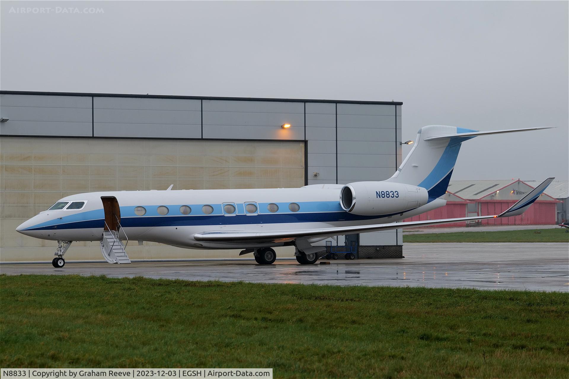 N8833, 2013 Gulfstream Aerospace G650 (G-VI) C/N 6059, Parked at Norwich.