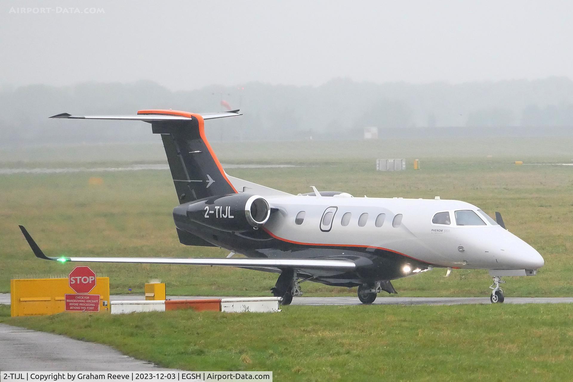 2-TIJL, 2022 Embraer EMB-505 Phenom 300 C/N 50500673, Departing from Norwich.