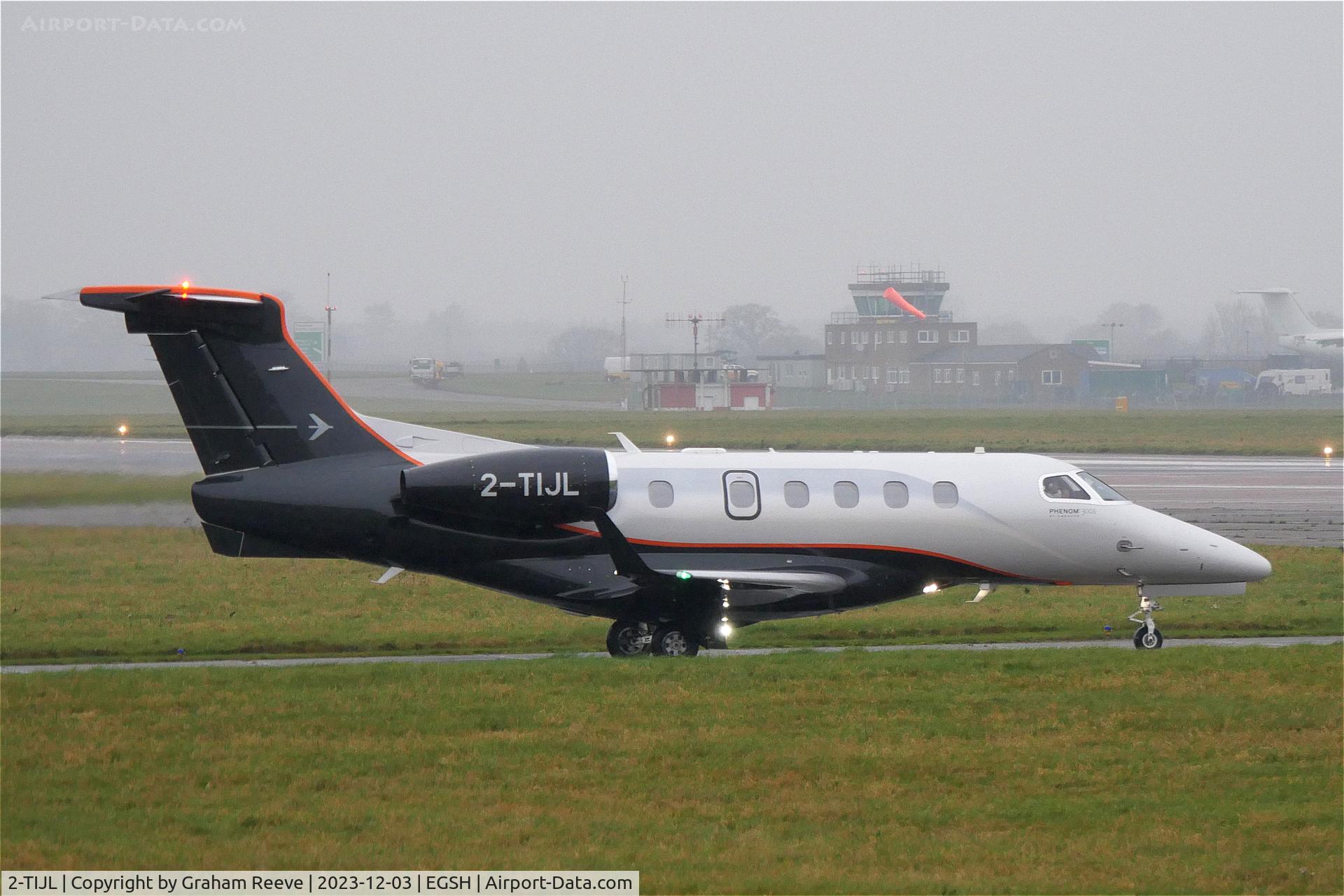 2-TIJL, 2022 Embraer EMB-505 Phenom 300 C/N 50500673, Departing from Norwich.