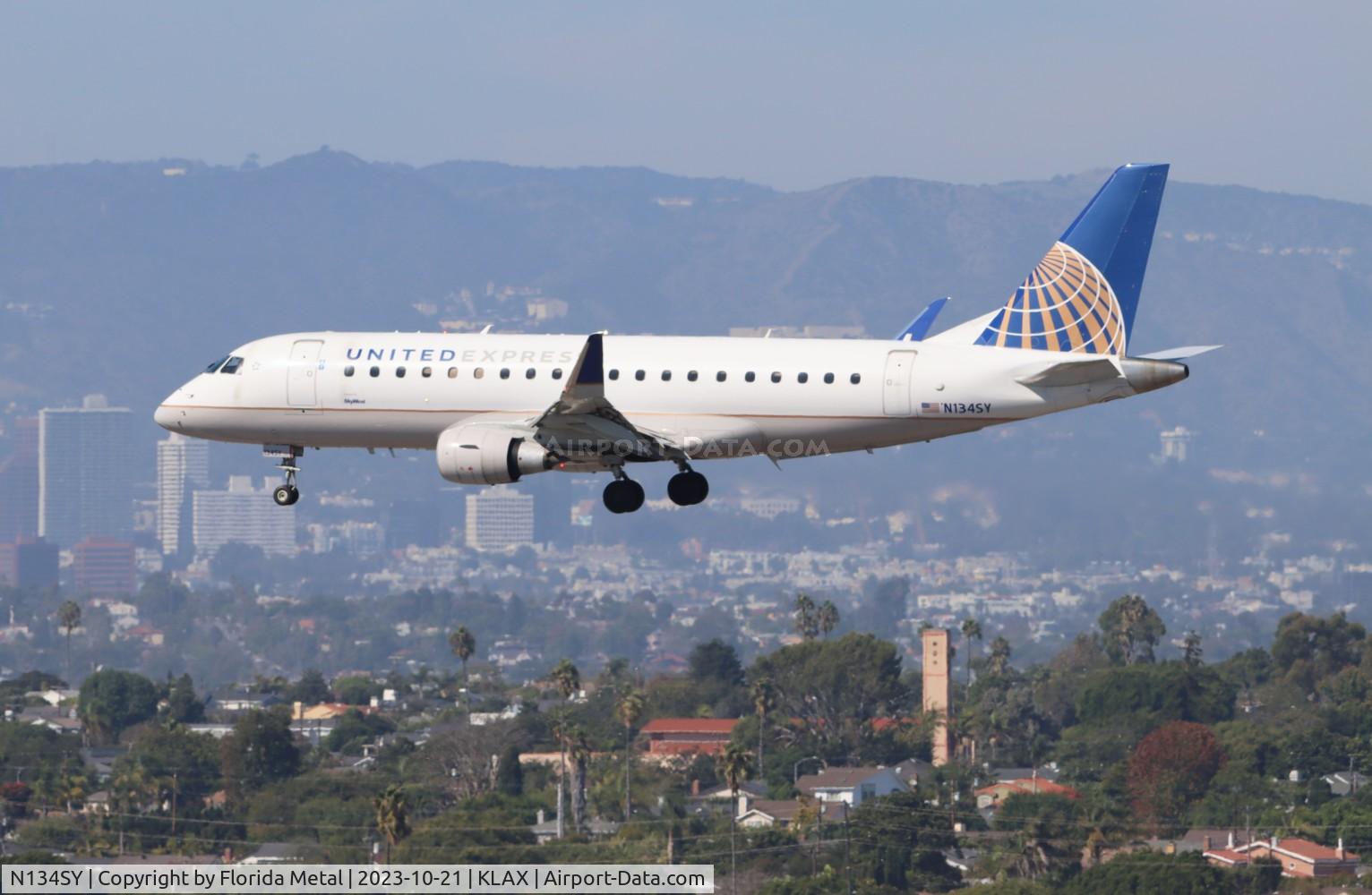 N134SY, 2015 Embraer 175LR (ERJ-170-200LR) C/N 17000458, SKW/UE E175 zx