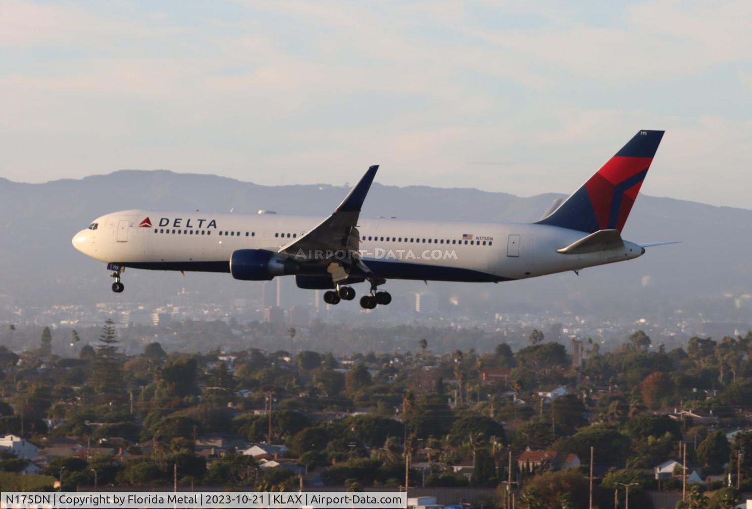 N175DN, 1990 Boeing 767-332 C/N 24803, DAL 763 zx JFK-LAX