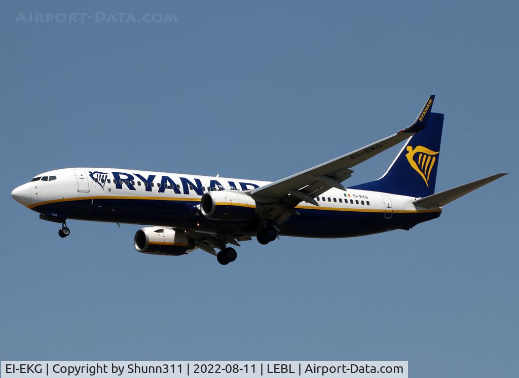 EI-EKG, 2010 Boeing 737-8AS C/N 35021, Landing rwy 24R