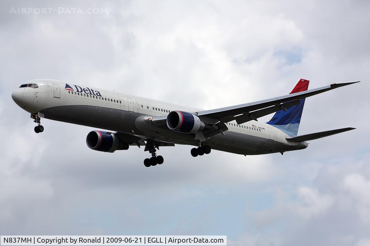 N837MH, 2000 Boeing 767-432/ER C/N 29710, at lhr