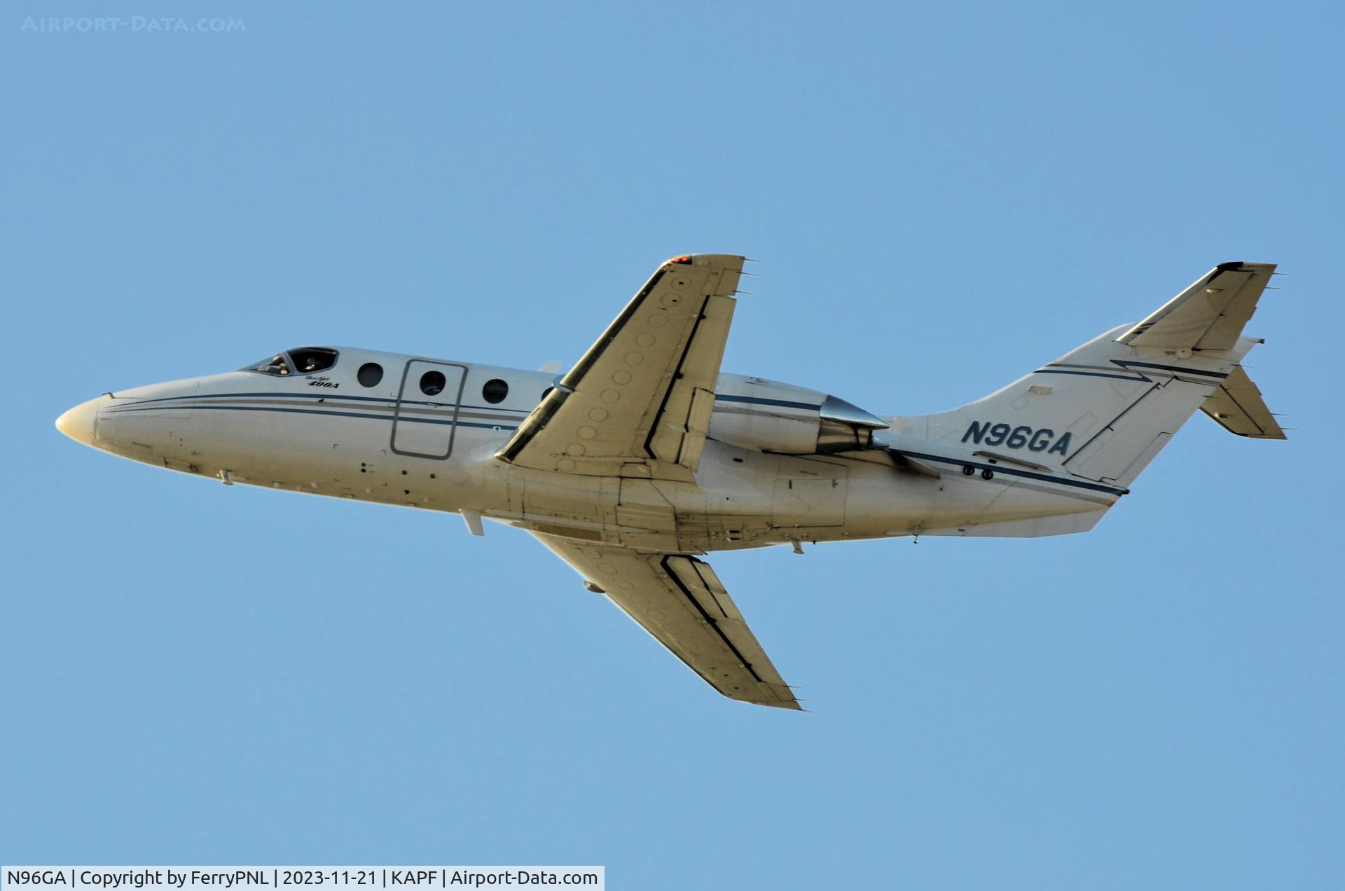 N96GA, 1999 Beech 400A Beechjet C/N RK-238, L & P Air Be400A taking-off