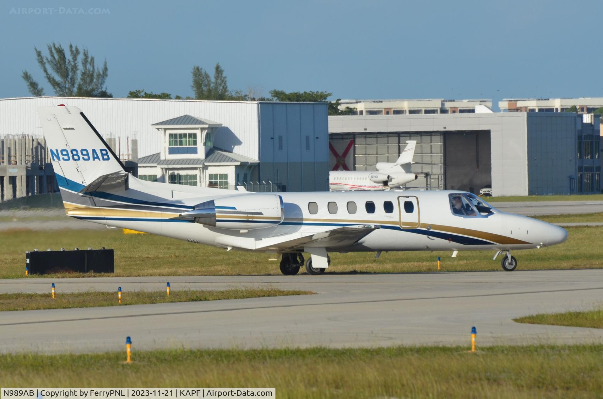 N989AB, 2001 Cessna 550 Citation Bravo C/N 550-0961, JS Air Holding Ce550B arriving in APF