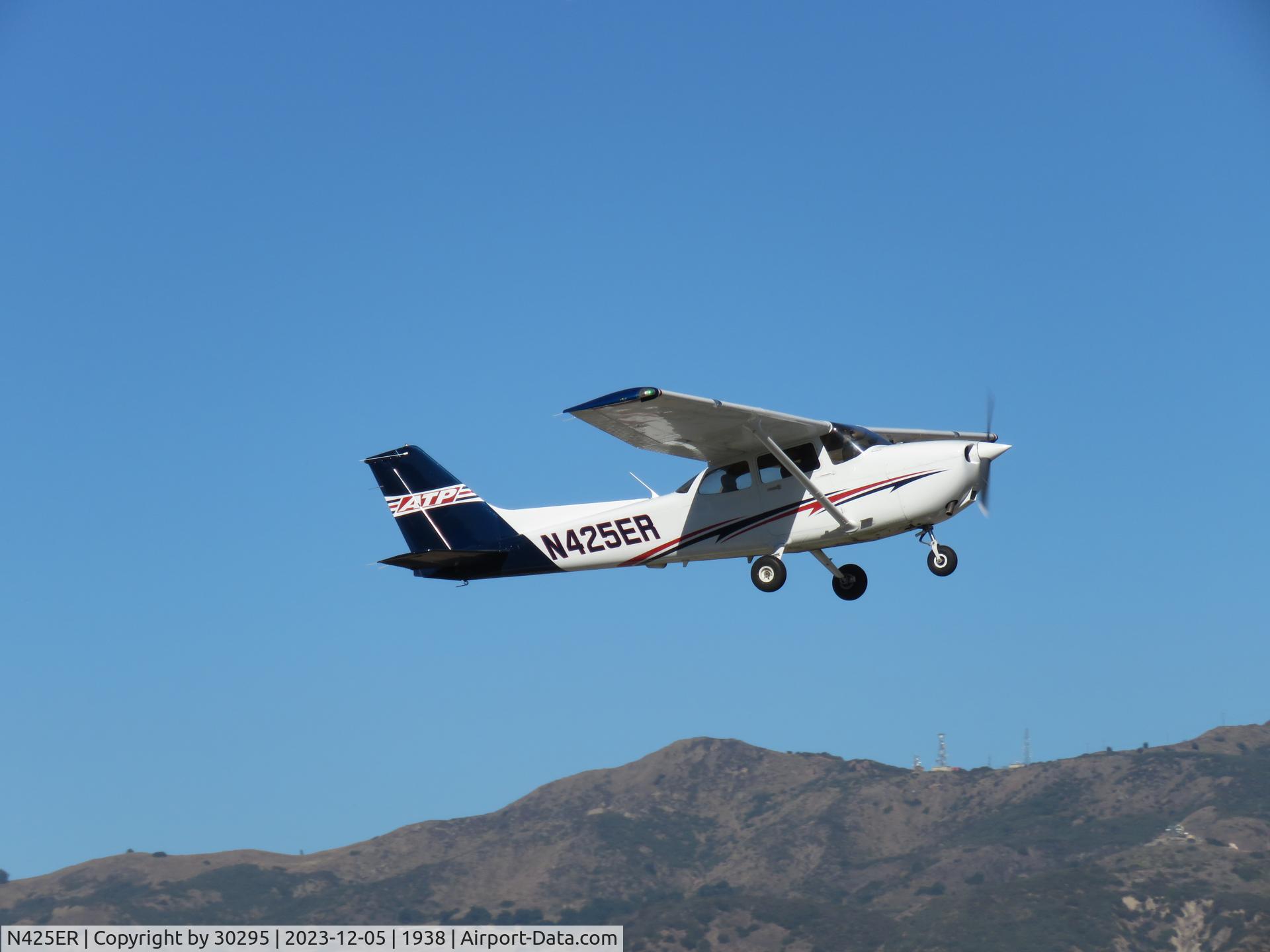 N425ER, 1998 Cessna 172R C/N 17280646, Airbourne