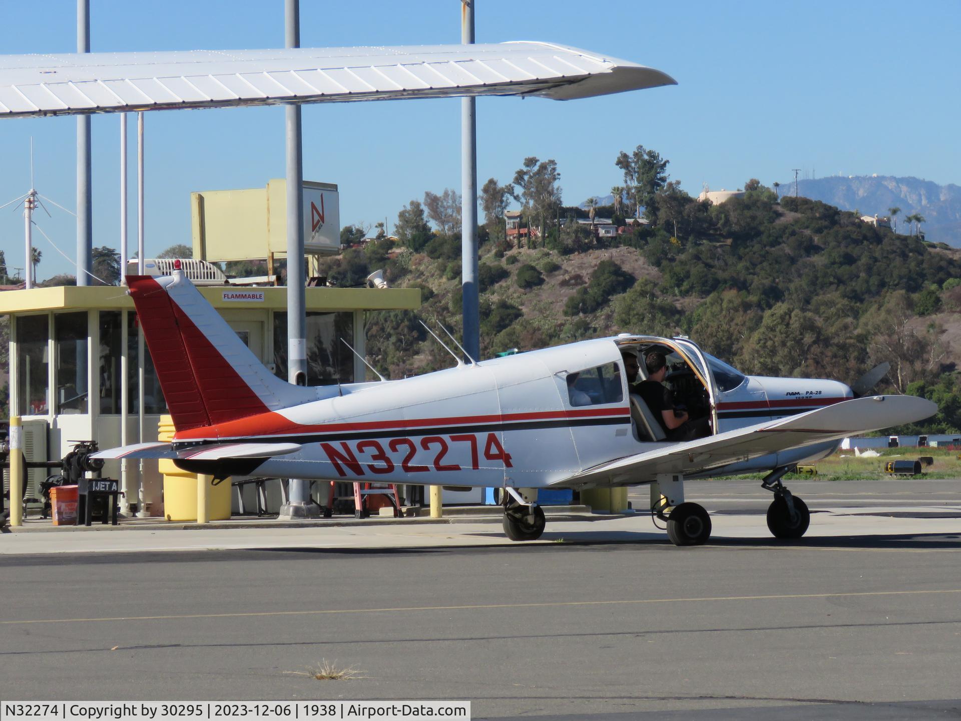 N32274, 1974 Piper PA-28-140 C/N 28-7525042, Fueled
