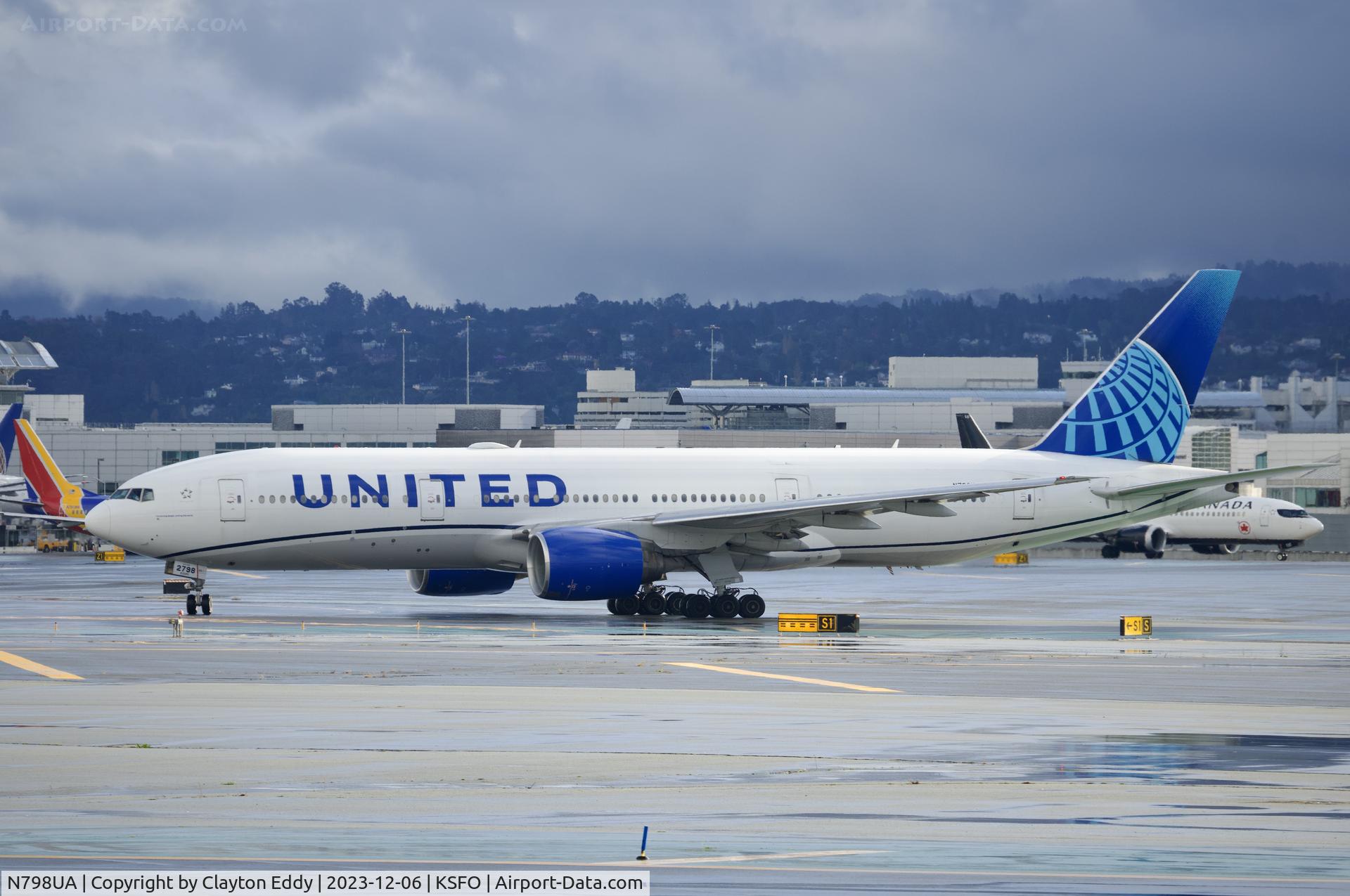 N798UA, 1998 Boeing 777-222ER C/N 26928, Runway 10 SFO 2023.