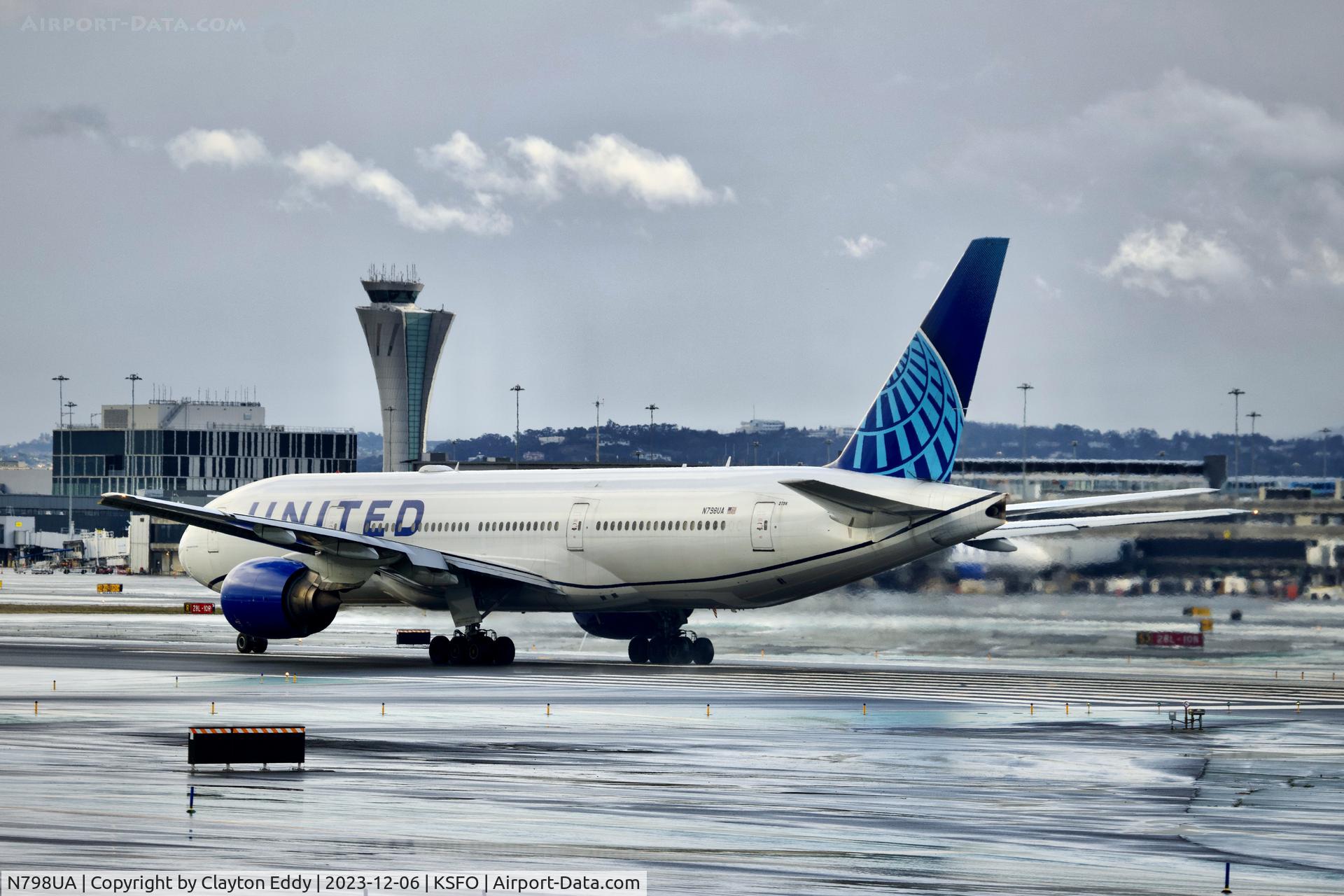 N798UA, 1998 Boeing 777-222ER C/N 26928, Runway 10 SFO 2023.